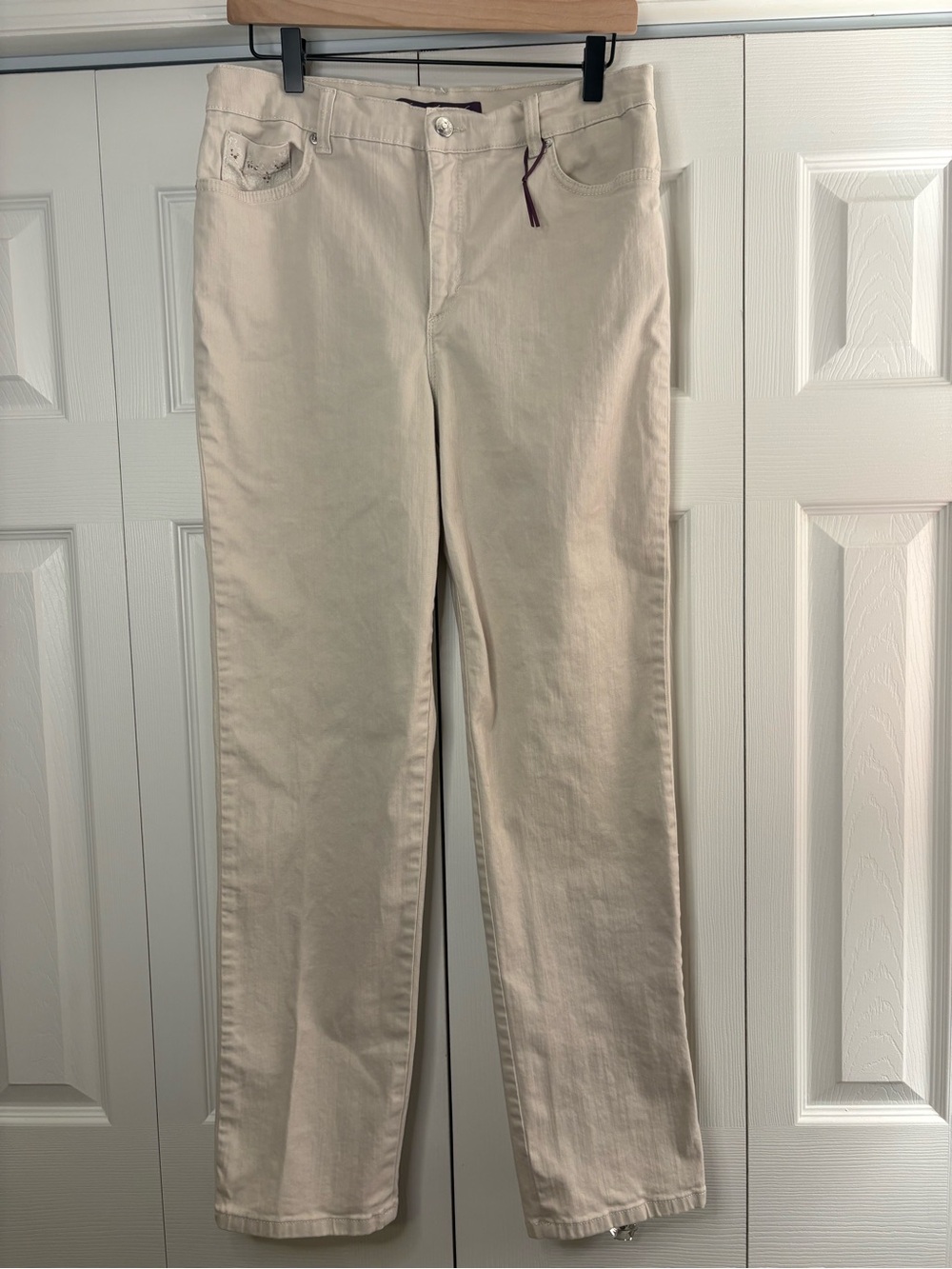 Women’s Gloria Vanderbilt Amanda jeans w/ studded back pockets NWOT size 10